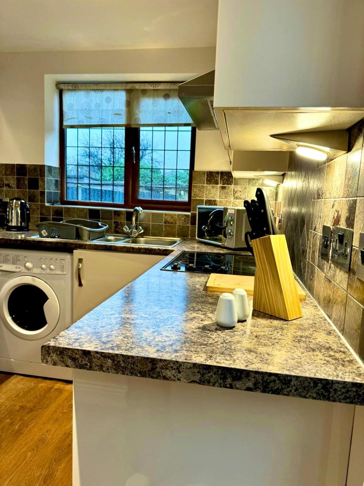 3Br House Ossett-Wakefield, Free Parking 3 Cars Wi Fi Long Stays Kültér fotó